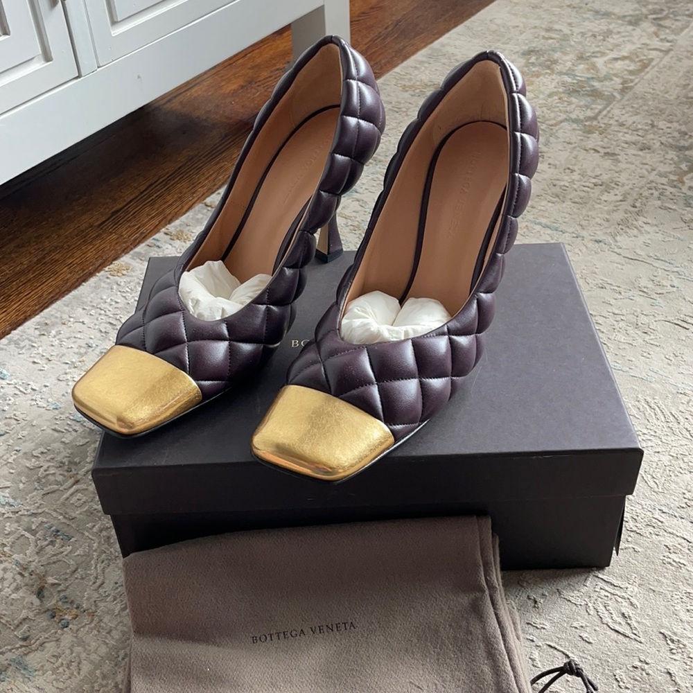 Brand New Bottega Veneta Stitched Heels